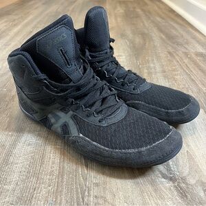 ASICS Matflex 6. Mens 11. Black/black colorway.
